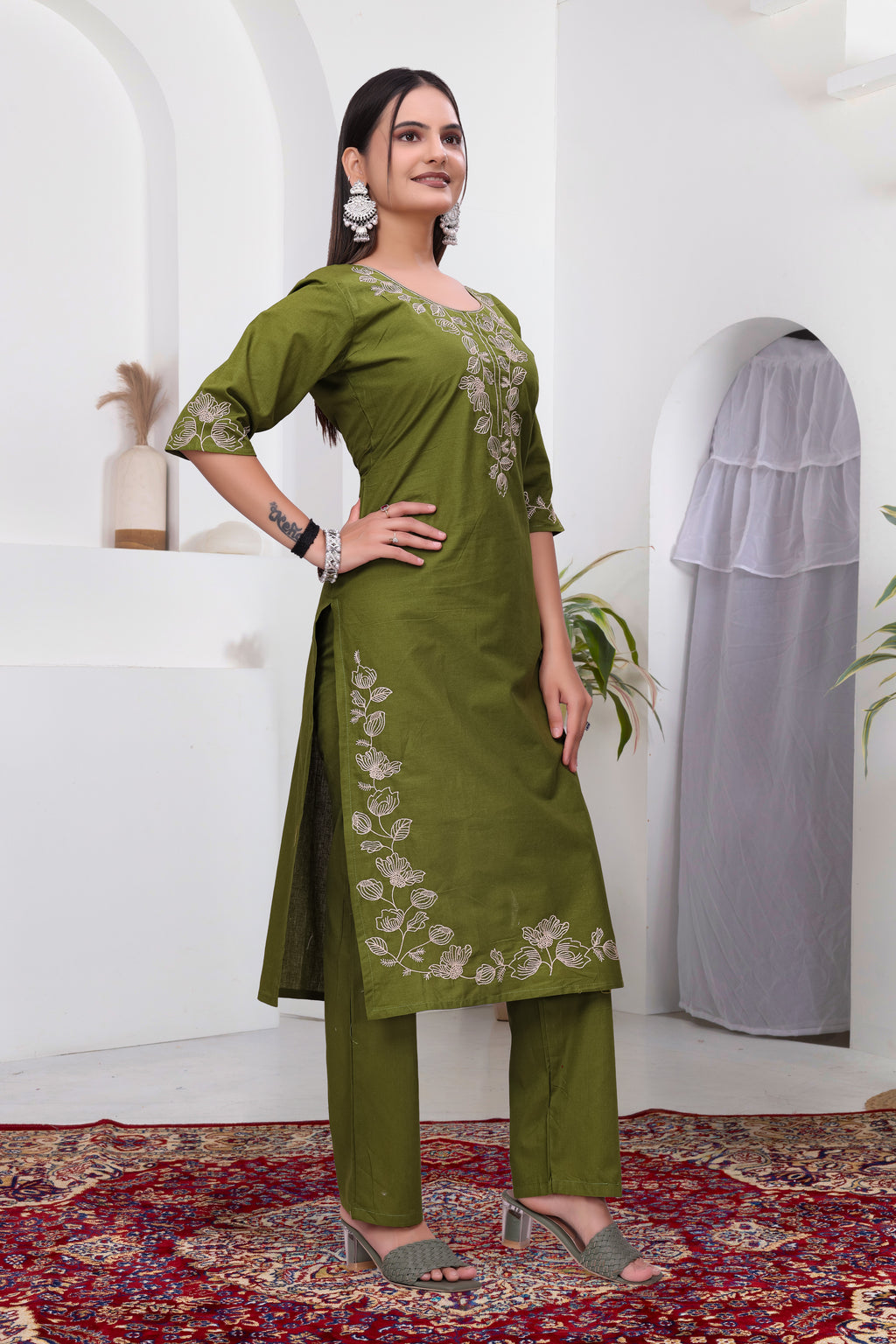 Elegant Mehendi Green Silk Salwar Suit Set with Floral Embroidery For Women