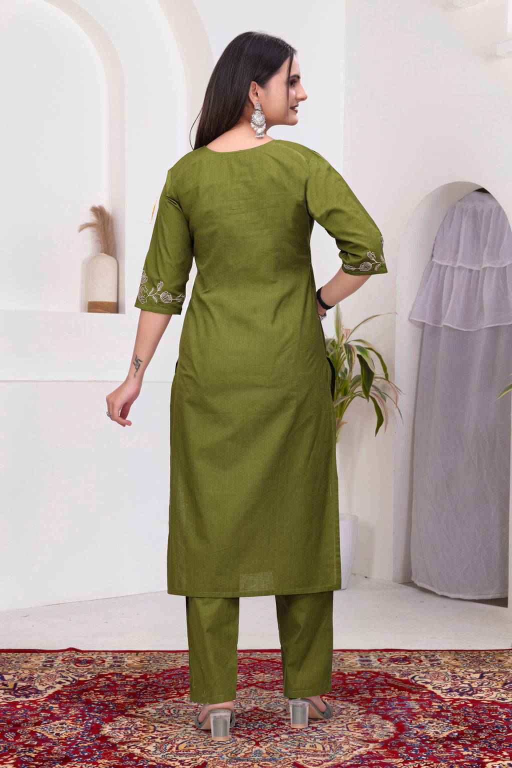 Elegant Mehendi Green Silk Salwar Suit Set with Floral Embroidery For Women